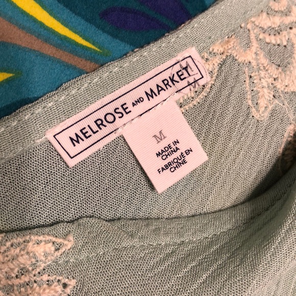 NWT - Embroidered Top by Melrose and Market. Sz M - Picture 4 of 8